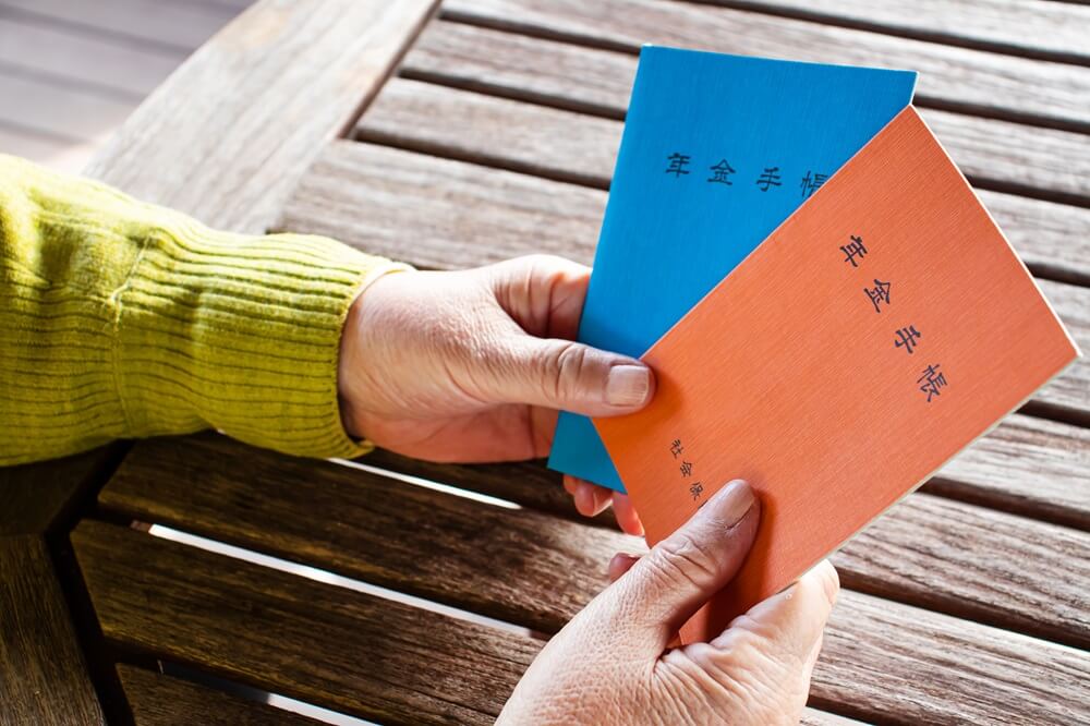 老人ホーム・介護施設の費用は年金でまかなえるのか
