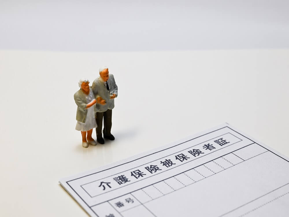 要介護認定区分の早わかり表｜受けられるサービスや介護保険の限度額・認定までの流れを解説