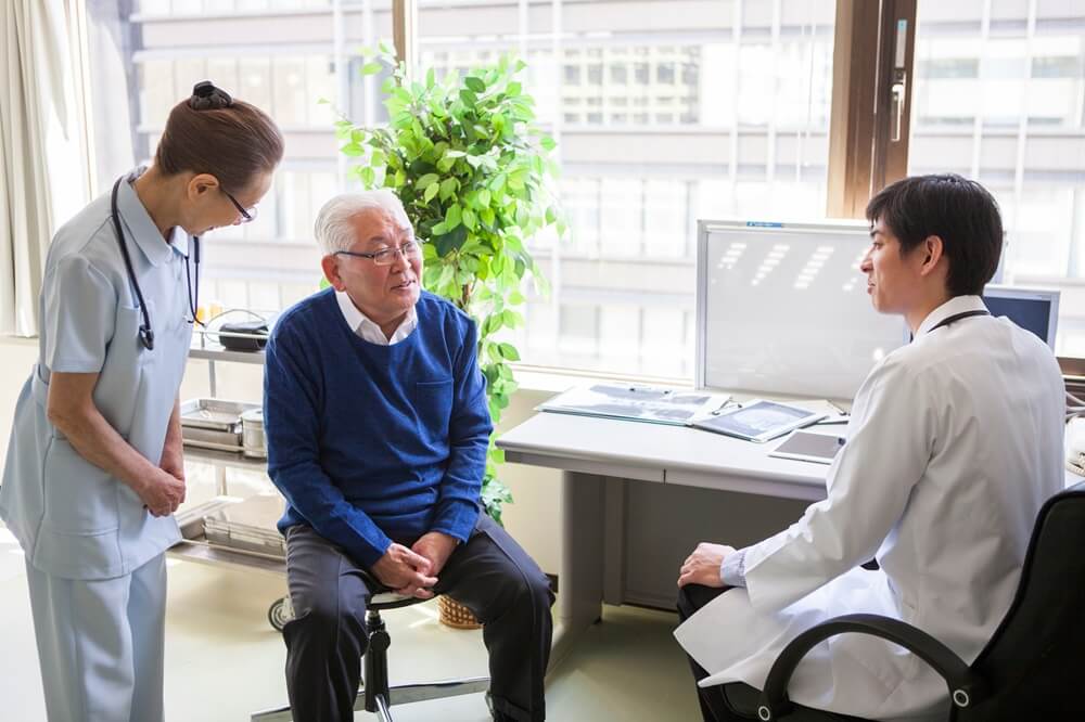 病院の受診にヘルパーは同行できる？介護保険の通院介助サービスの内容を解説
