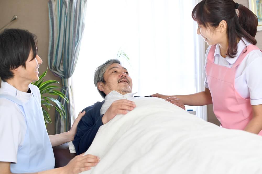 寝たきりの高齢者介護に必要なものとは？在宅介護の負担を軽減する方法を紹介